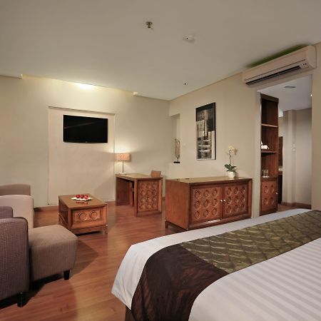 Aston Tanjung City Hotel Exterior foto