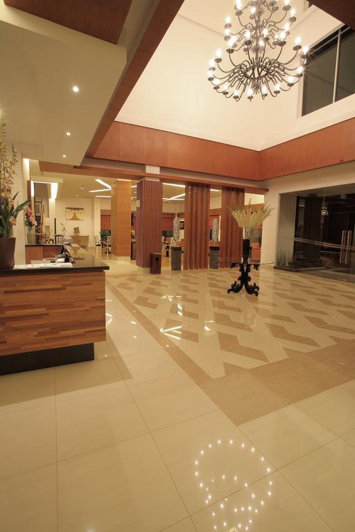 Aston Tanjung City Hotel Exterior foto
