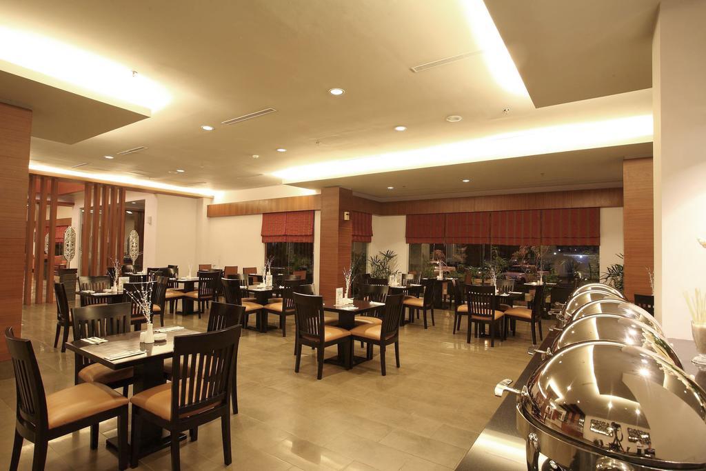 Aston Tanjung City Hotel Exterior foto