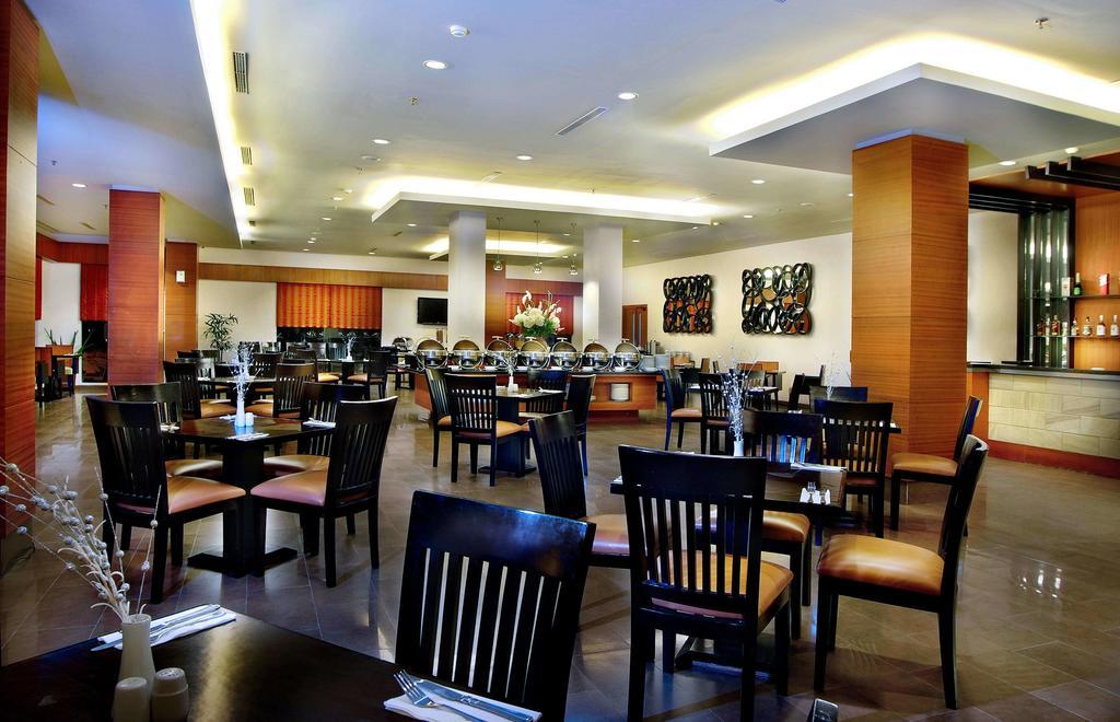 Aston Tanjung City Hotel Exterior foto