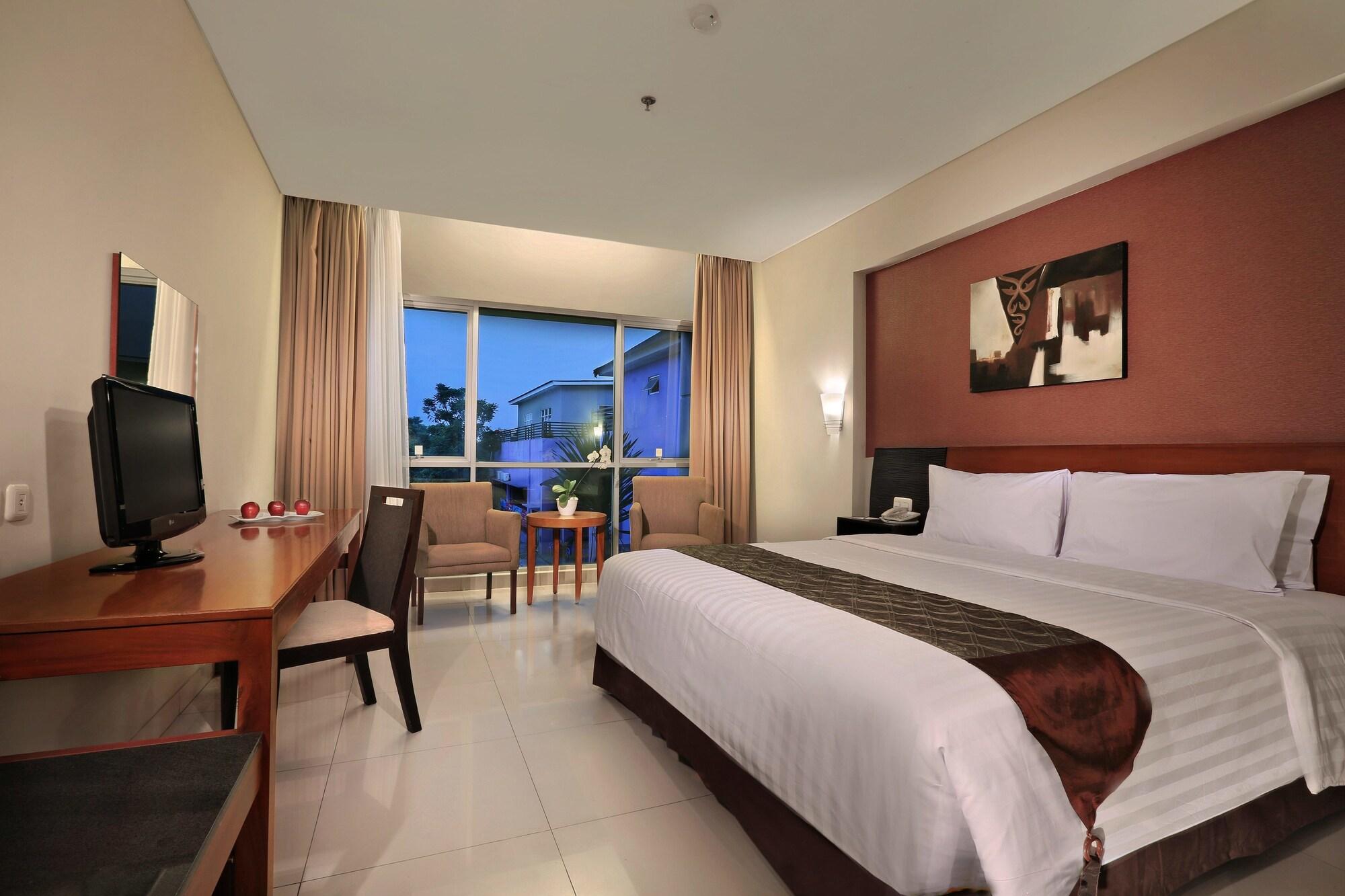 Aston Tanjung City Hotel Exterior foto
