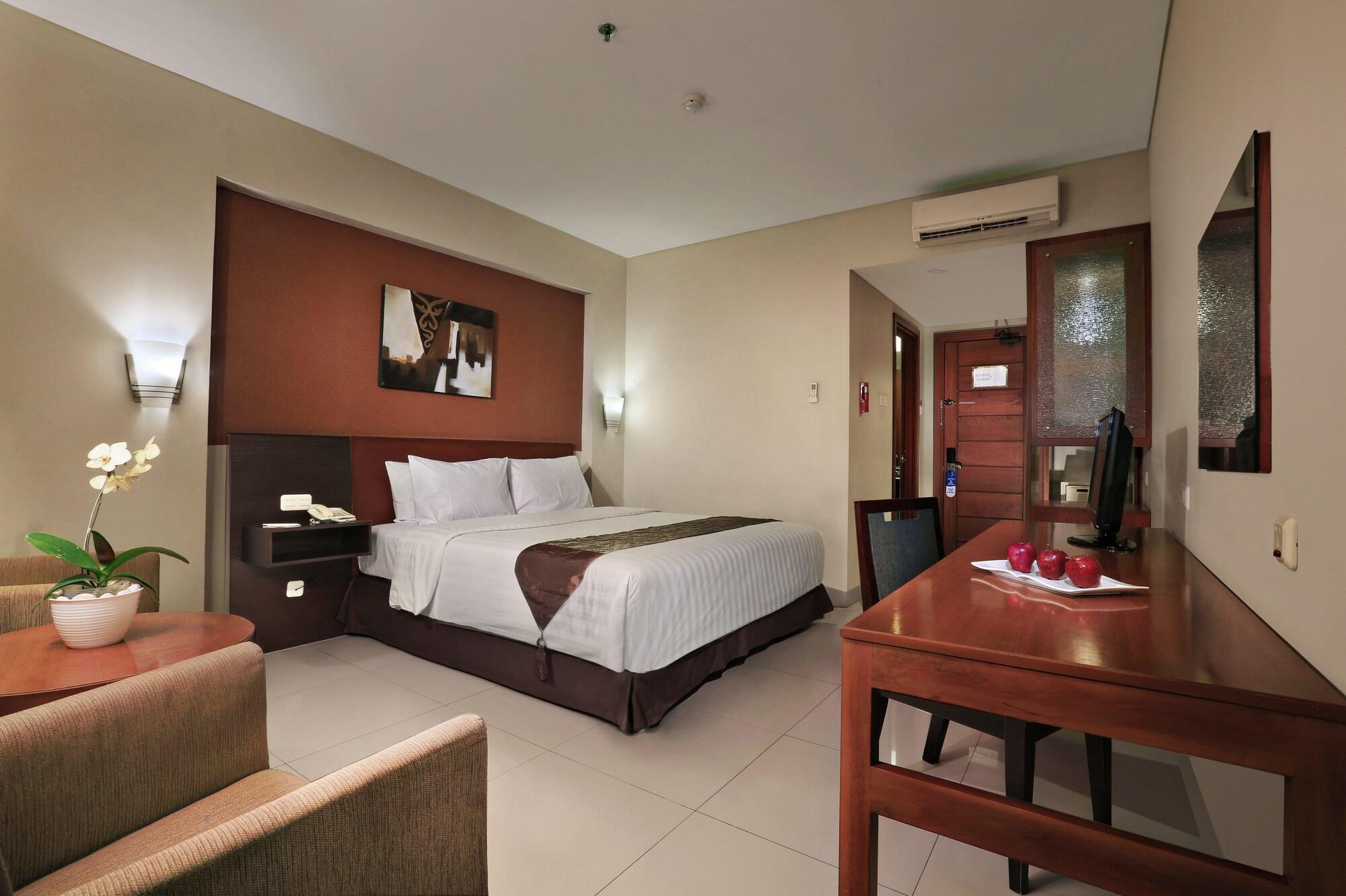 Aston Tanjung City Hotel Exterior foto