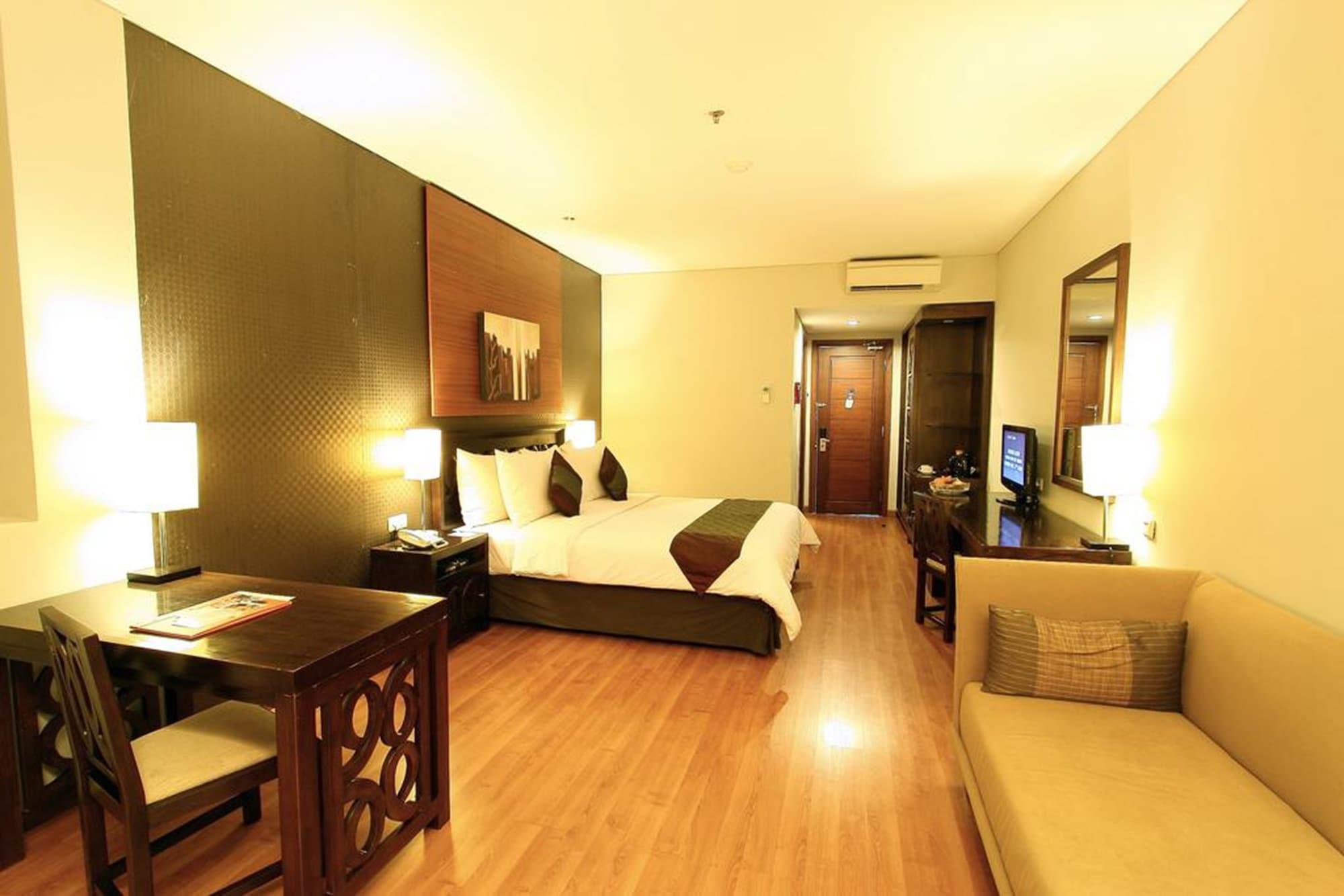 Aston Tanjung City Hotel Exterior foto