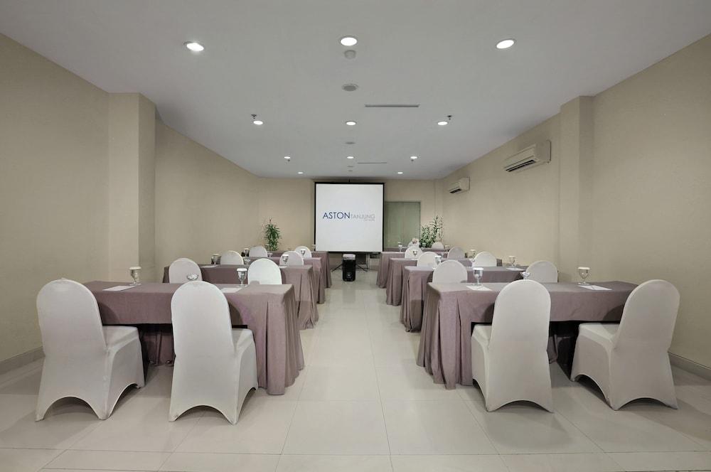 Aston Tanjung City Hotel Exterior foto