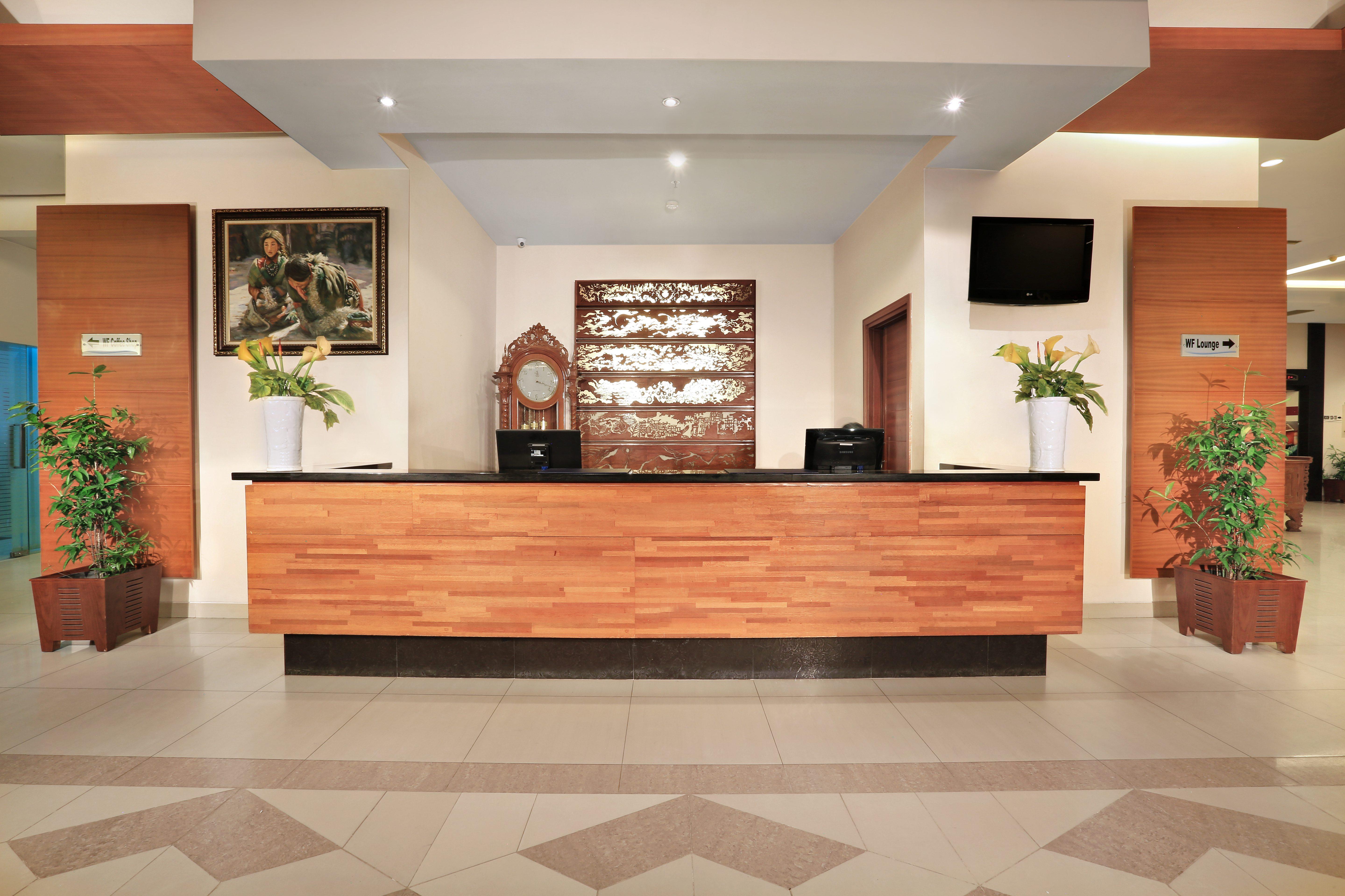 Aston Tanjung City Hotel Exterior foto
