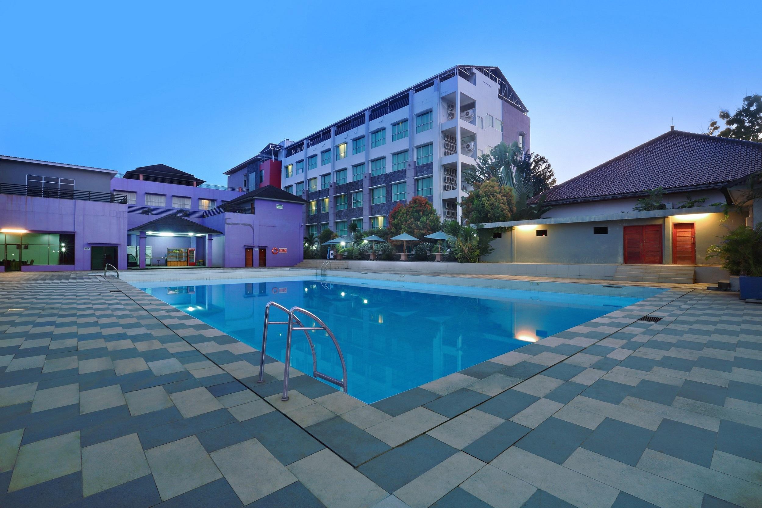 Aston Tanjung City Hotel Exterior foto