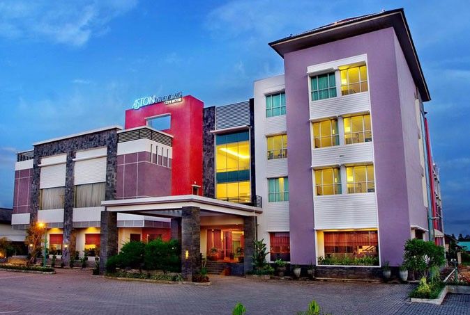 Aston Tanjung City Hotel Exterior foto