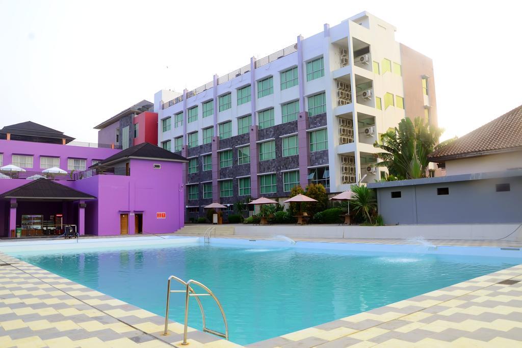 Aston Tanjung City Hotel Exterior foto