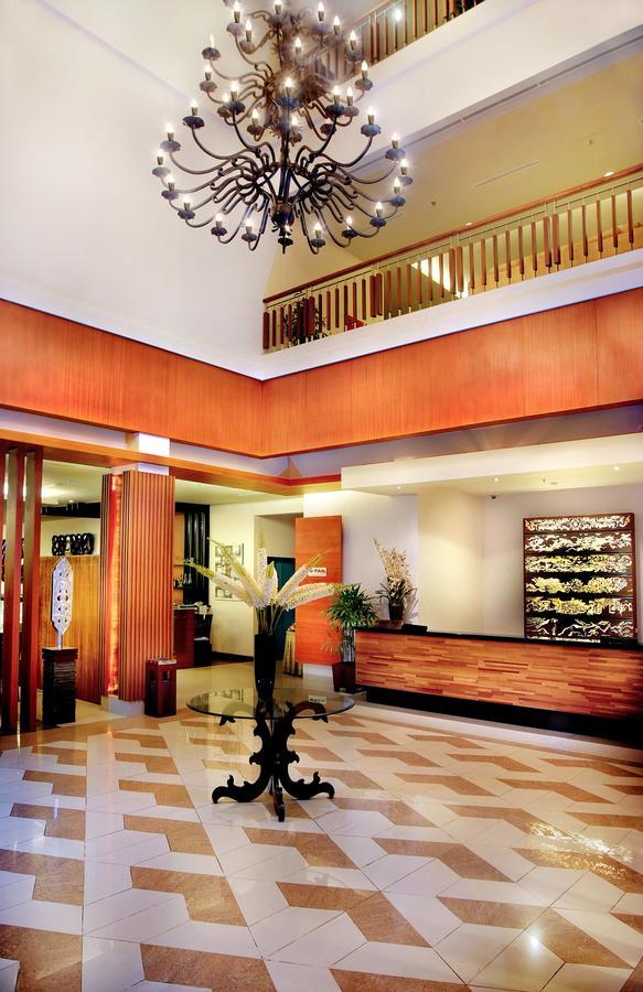 Aston Tanjung City Hotel Exterior foto