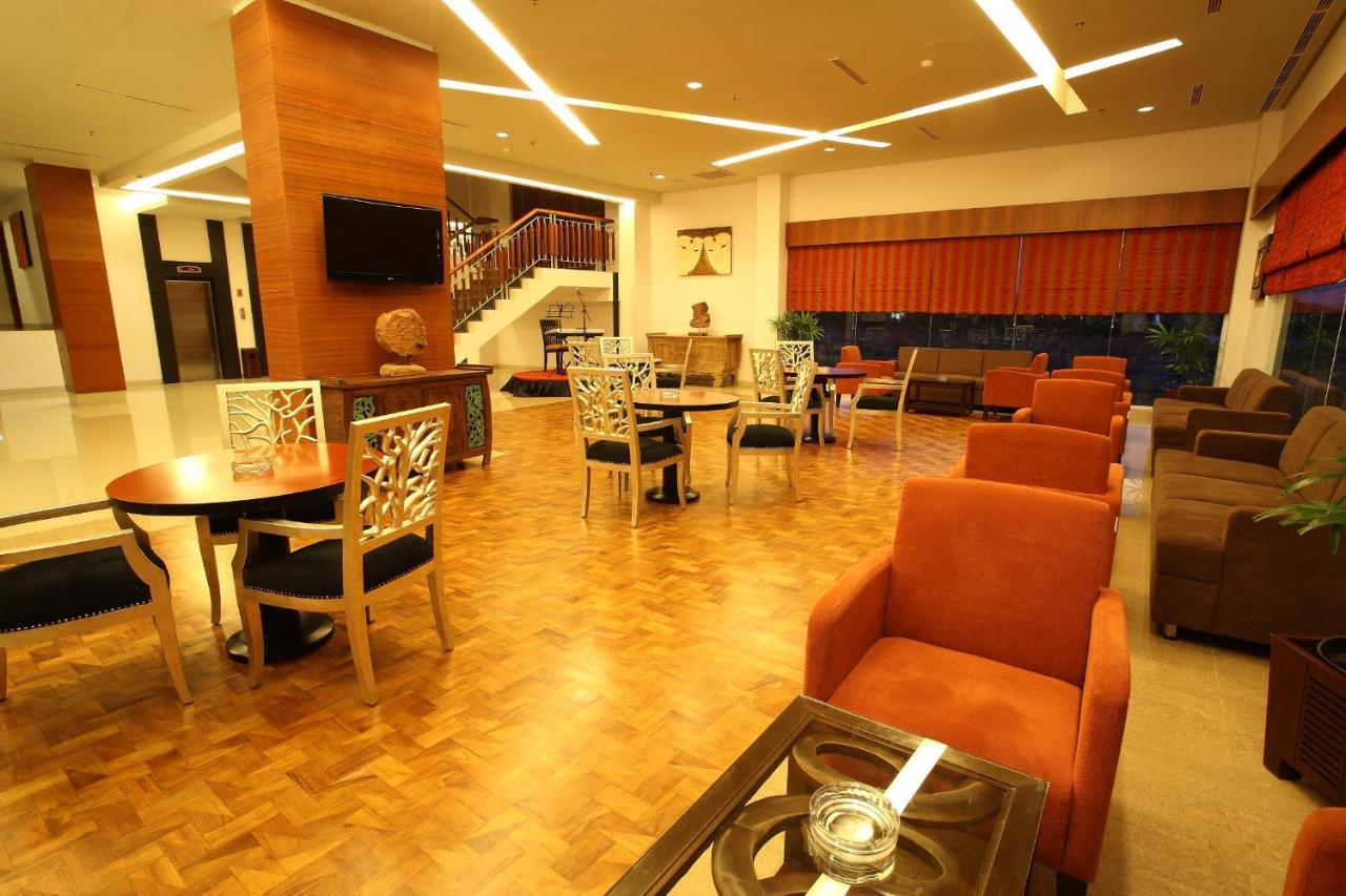 Aston Tanjung City Hotel Exterior foto