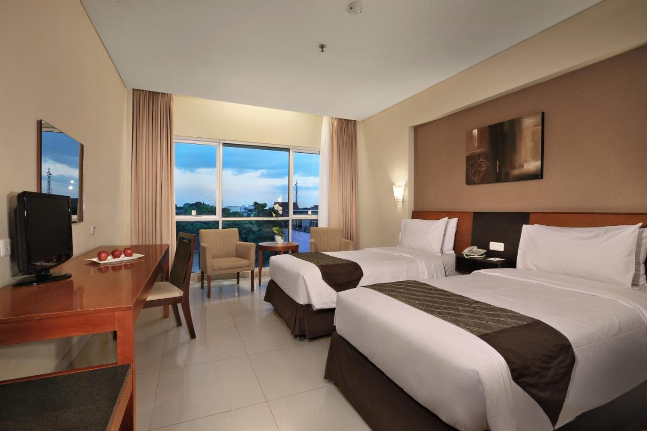 Aston Tanjung City Hotel Exterior foto